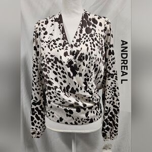 ANDREA  Women's V-Neck Sweater in Black and Cream